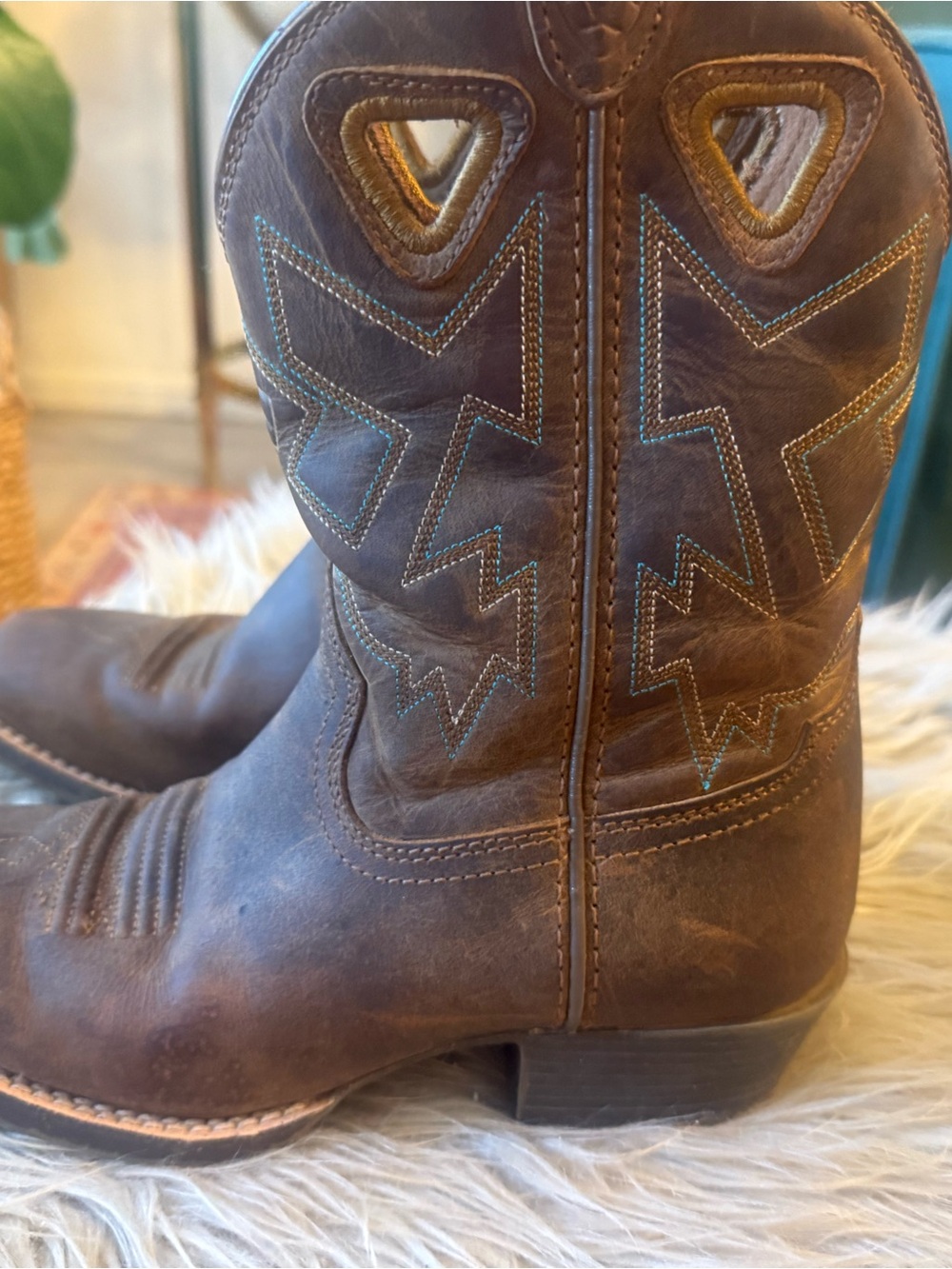 Kids Ariat Brown Leather Western cowboy Boots with Turquoise Stitching 2Y